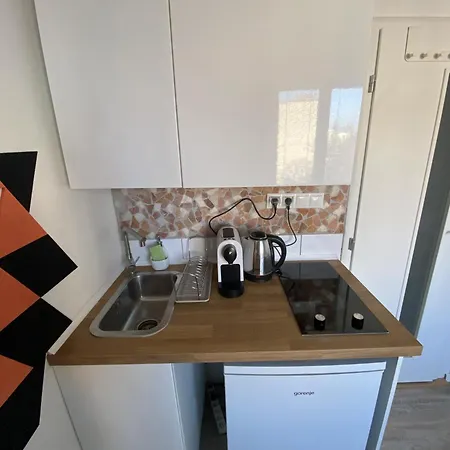 20 Minutes From Center W Coffee, Tea, Tv, And Parking Apartament