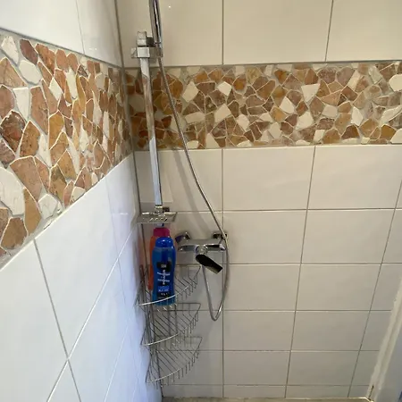 Lägenhet 20 Minutes From Center W Coffee, Tea, Tv, And Parking *