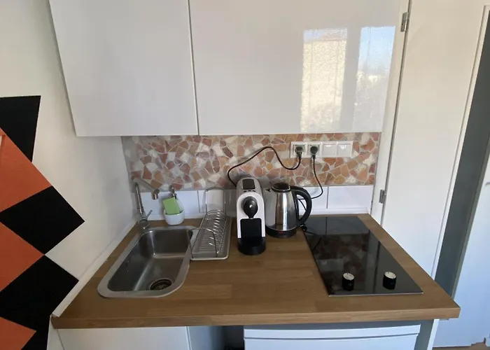 20 Minutes From Center W Coffee, Tea, Tv, And Parking Apartament