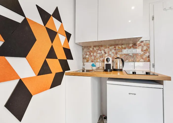 20 Minutes From Center W Coffee, Tea, Tv, And Parking