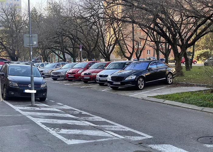 20 Minutes From Center W Coffee, Tea, Tv, And Parking アパート *