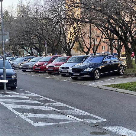 20 Minutes From Center W Coffee, Tea, Tv, And Parking 公寓 *